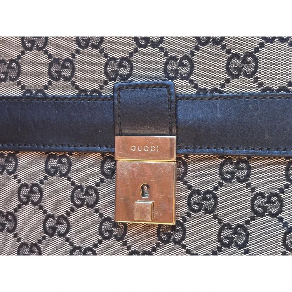 Gucci this logo